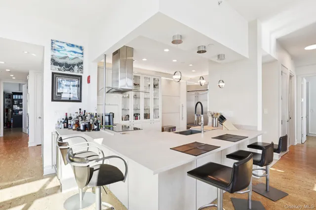 $1,150,000 | 175 Huguenot Street, Unit PH302, New Rochelle, NY 10801