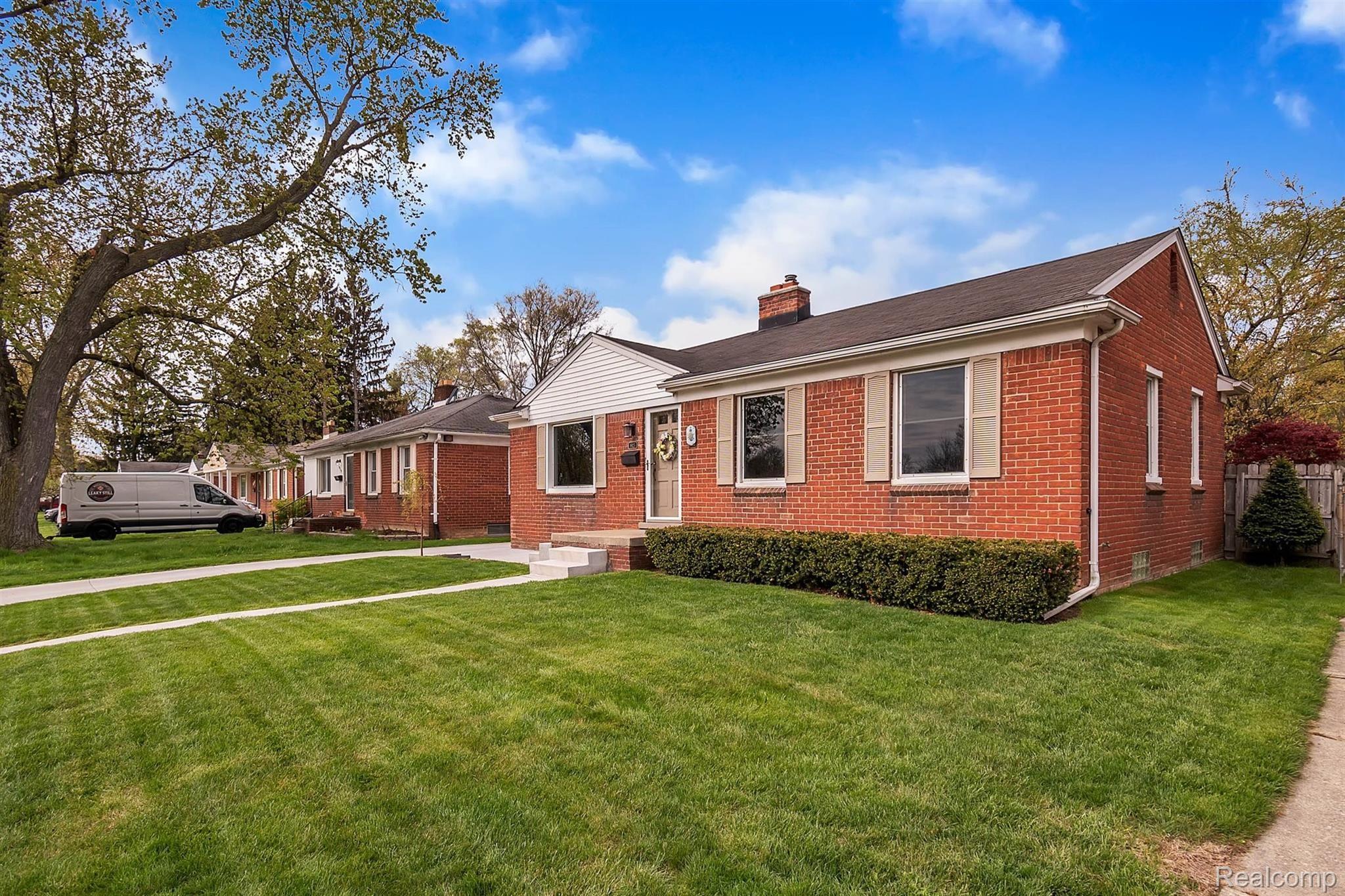 9925 Merriman Road Livonia, MI 48150 - Photo 32 of 36 04-9925 Merriman Rd-WindowStill-Real-Estate-Photography-4.jpg