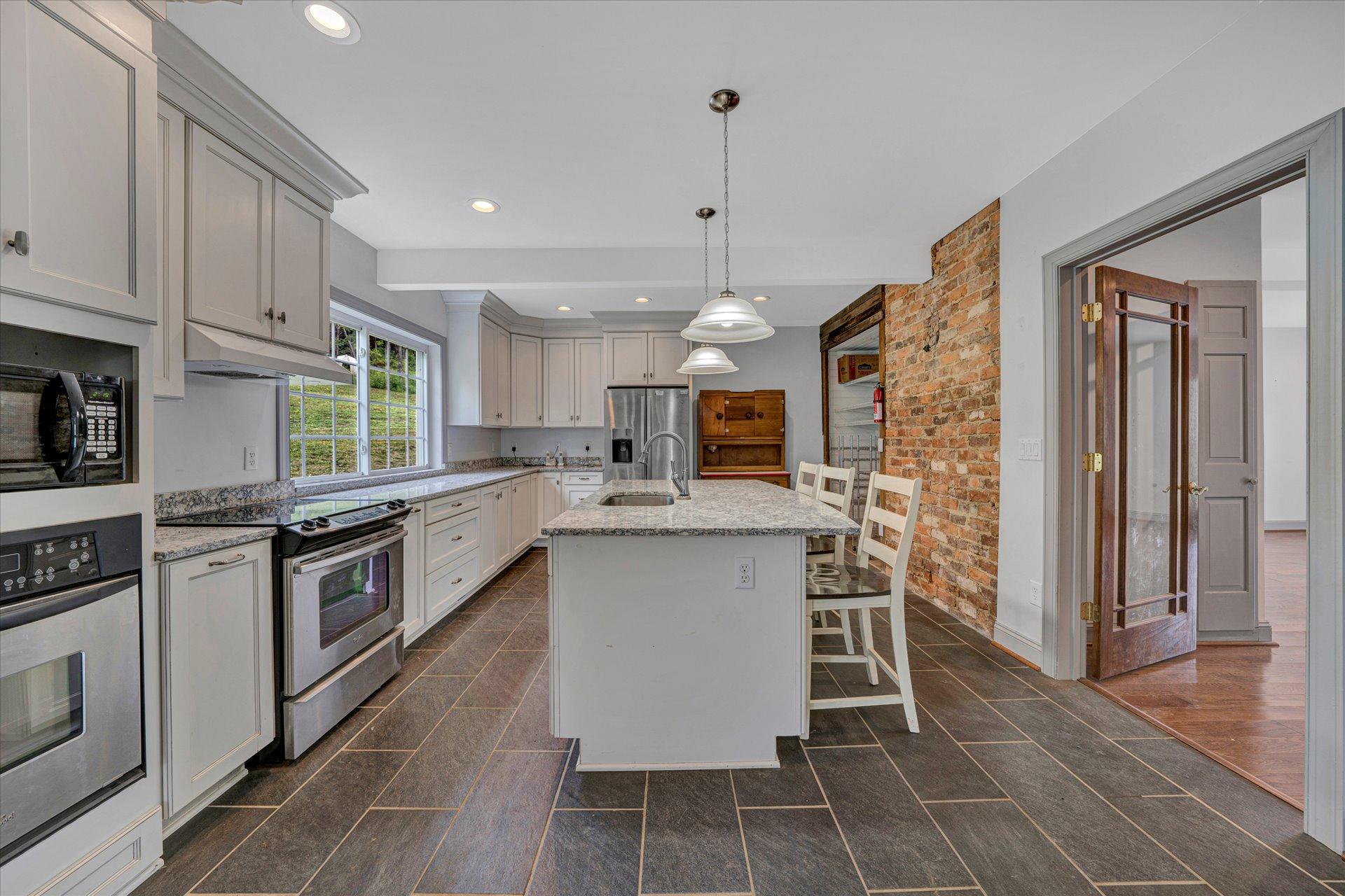 5827 Botetourt Road Fincastle, VA 24090 - Photo 21 of 65 17-DSC00016