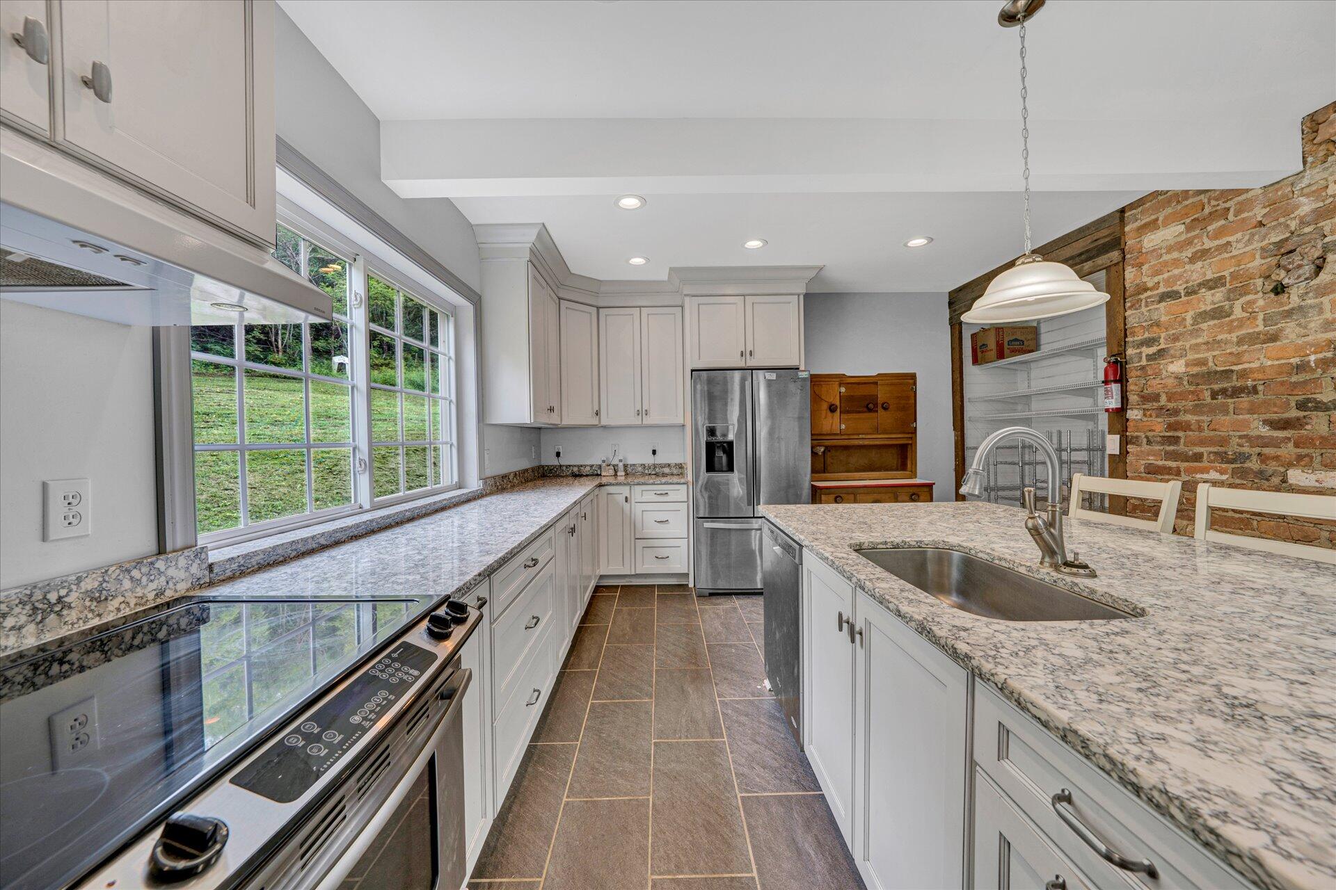 5827 Botetourt Road Fincastle, VA 24090 - Photo 22 of 65 18-DSC00022
