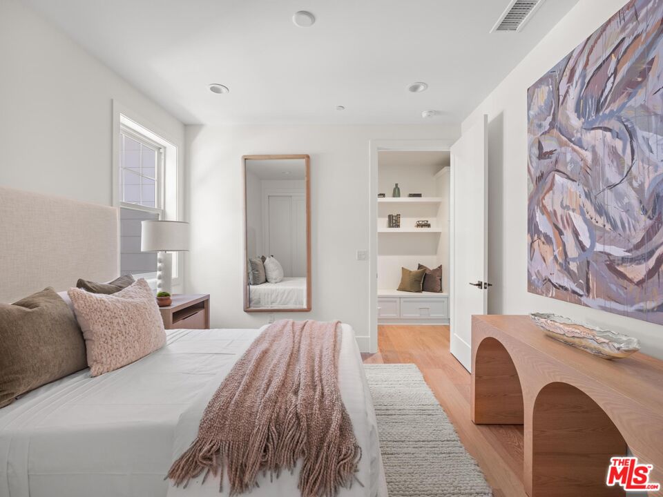 11957 Modjeska Place Los Angeles, CA 90066 - Photo 17 of 26 Gallery Image 17