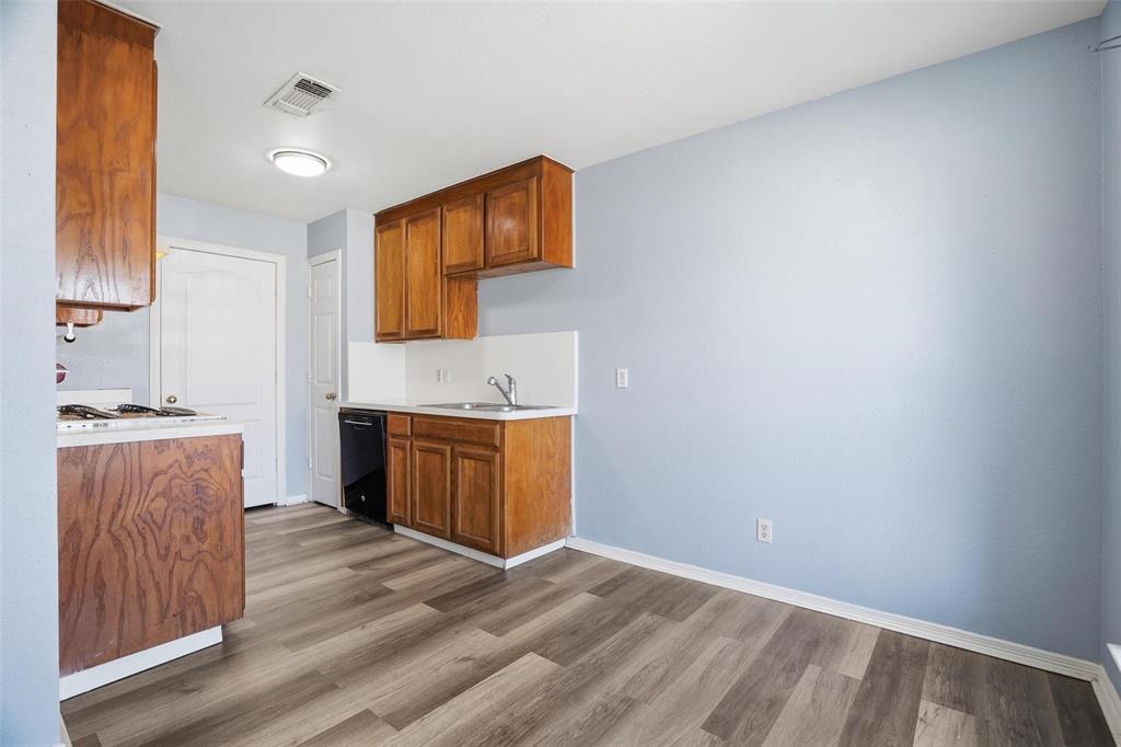 609 Race Street Crowley, TX 76036 - Photo 4 of 18