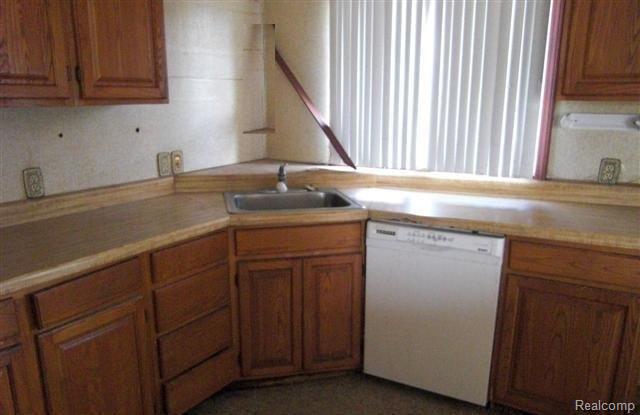1579 North Paris Road Trufant, MI 49347 - Photo 2 of 6 7110411324 Kitchen.jpg