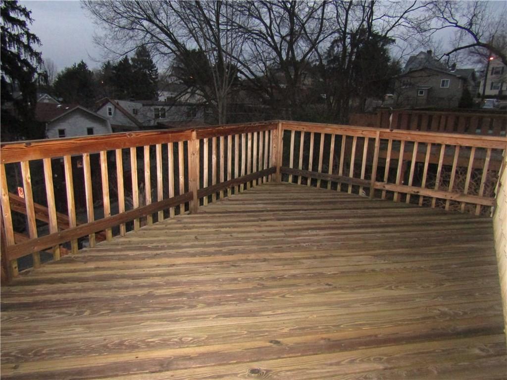 3116 Middletown Road Pittsburgh, PA 15204 - Photo 21 of 24 Party-Size Deck