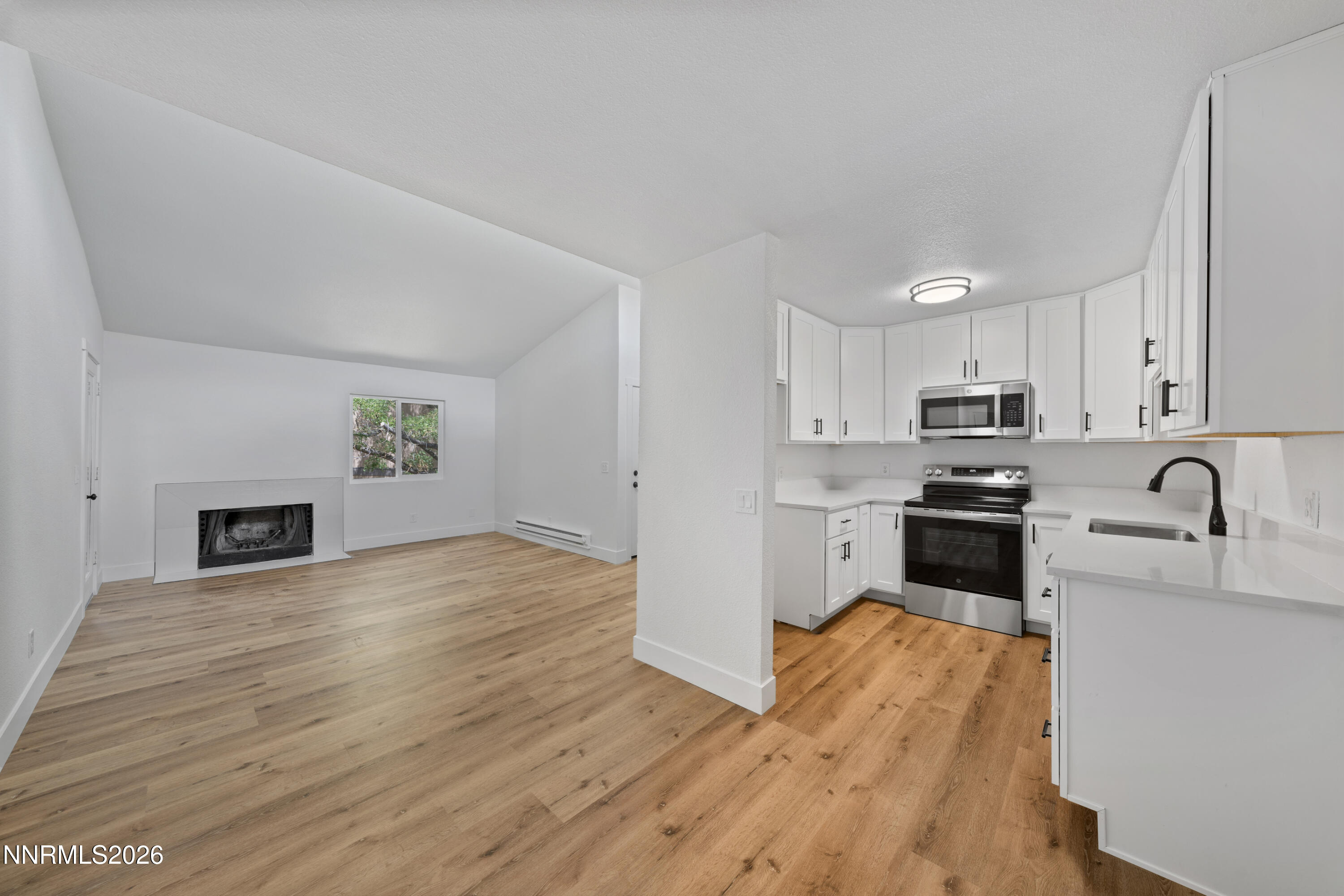 2080 Highview Court, Unit 6 Reno, NV 89512 - Photo 5 of 40 A7V08343