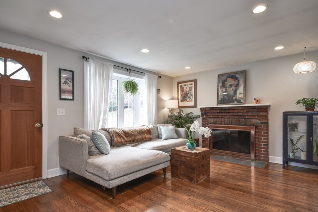27 Indian Spring Road Ashland, MA 01721 - Photo 3 of 25