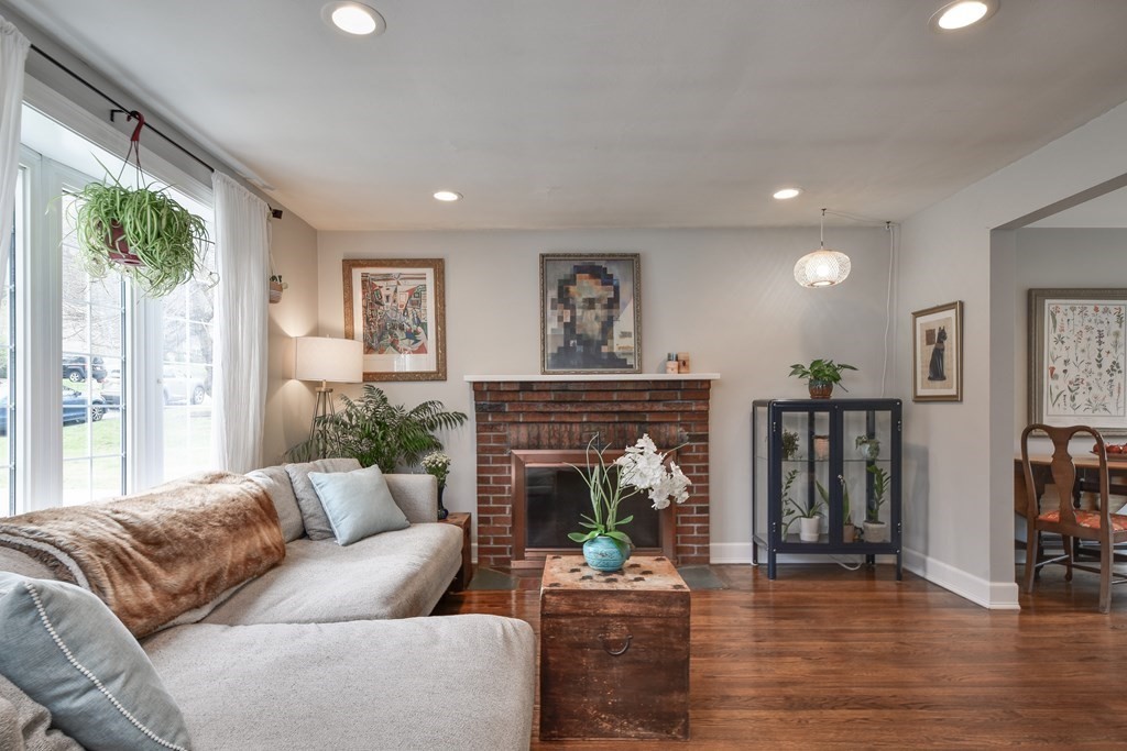 27 Indian Spring Road Ashland, MA 01721 - Photo 4 of 25