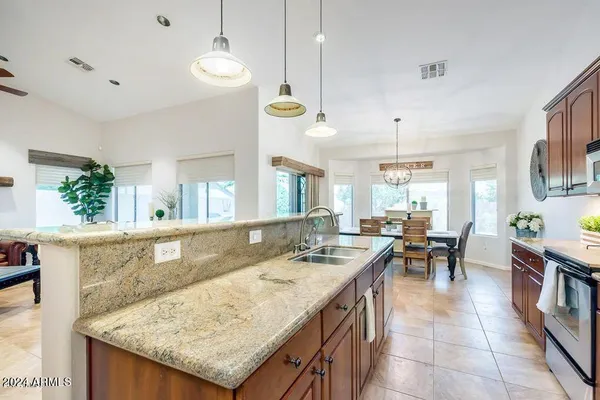 a large kitchen with kitchen island a large island in it