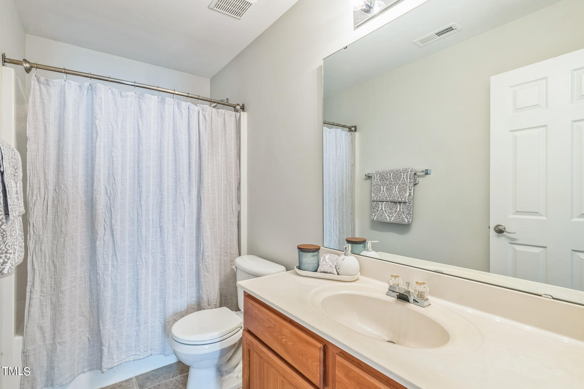 8409 Header Stone Drive Raleigh, NC 27613 - Photo 9 of 33 8409_Header_Stone_Dr_Raleigh_NC_27613_US