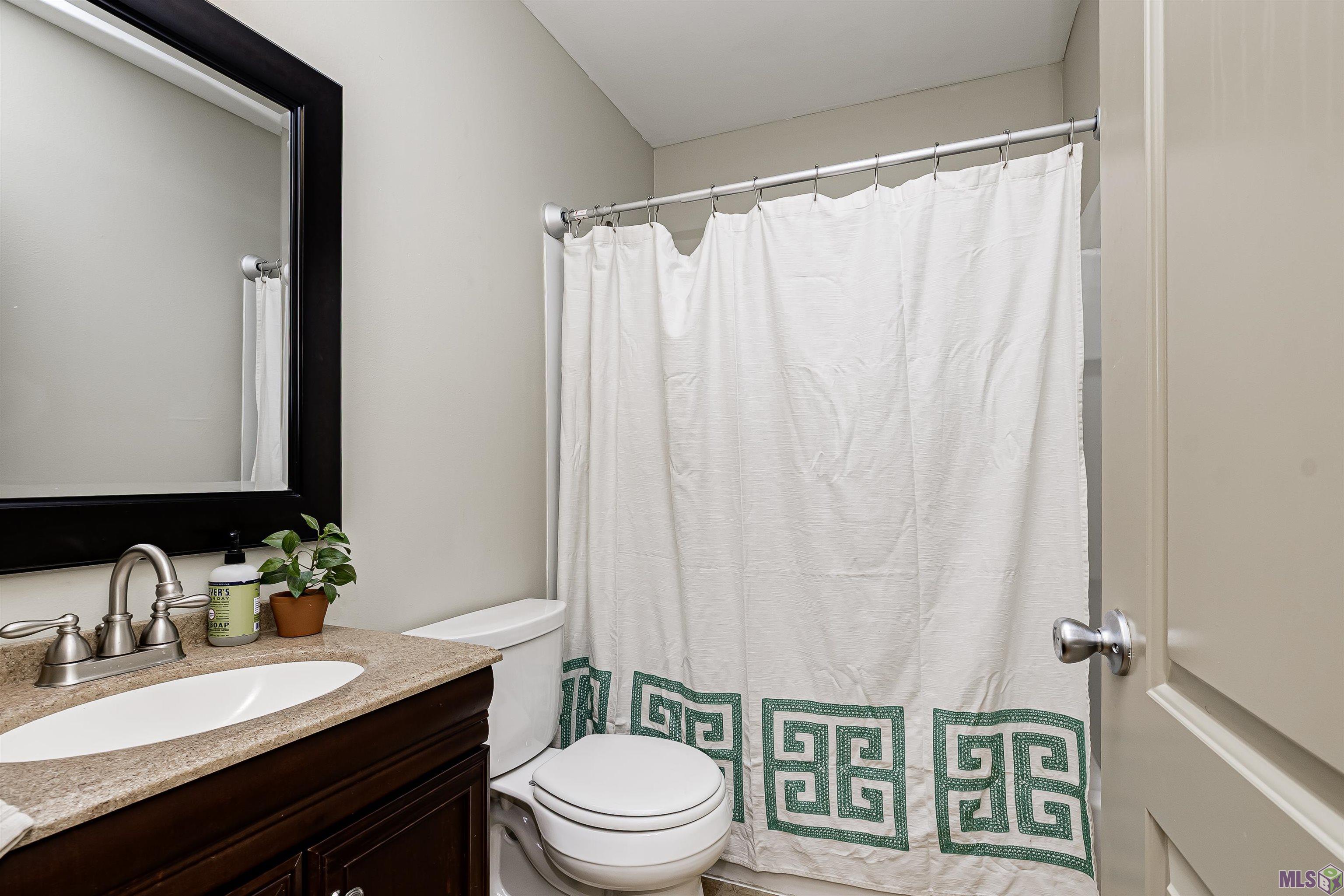 2108 Christian Street Baton Rouge, LA 70808 - Photo 20 of 27 Full Bathroom