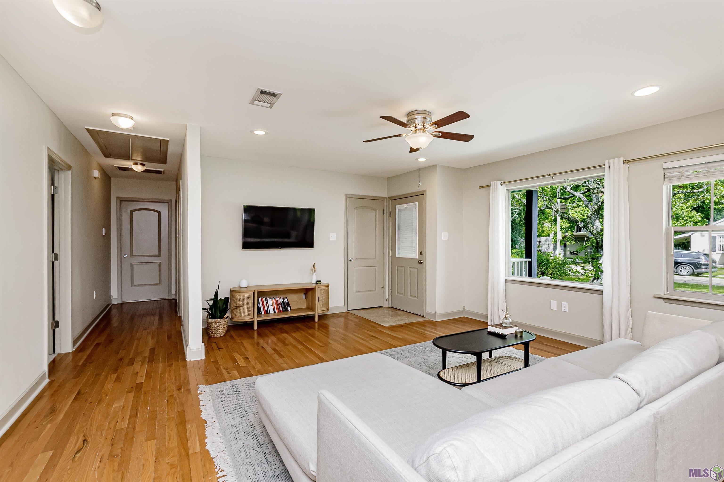 2108 Christian Street Baton Rouge, LA 70808 - Photo 7 of 27 Living Room