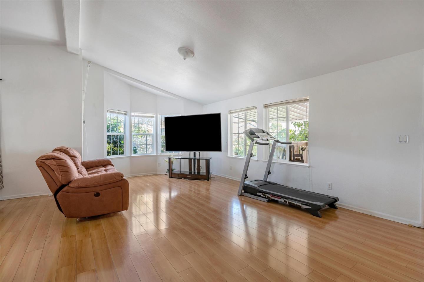 2900 Fairview Road, Unit 14 Hollister, CA 95023 - Photo 9 of 31 Gallery Image 9