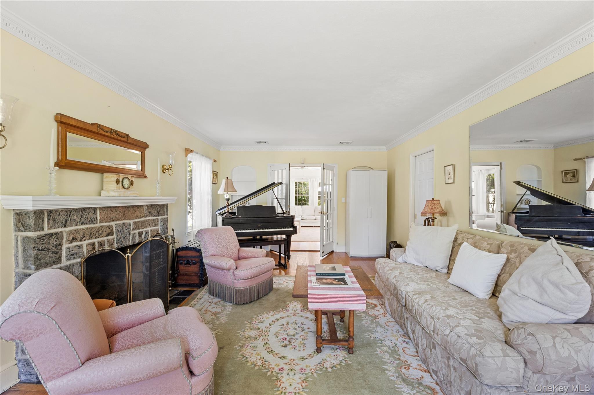 75 Bulson Road Rockville Centre, NY 11570 - Photo 4 of 41
