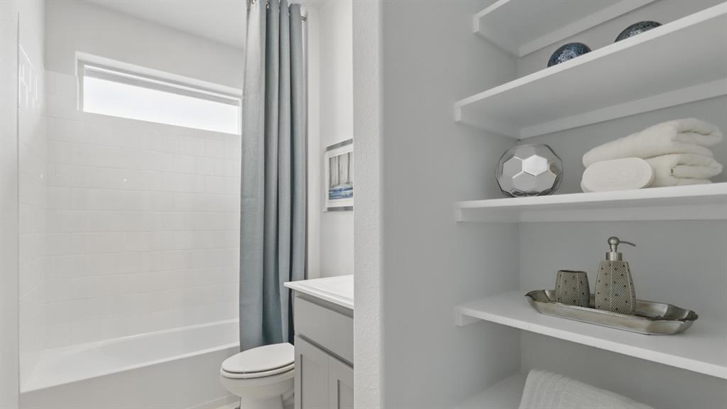 9708 Austin Holw Road Fort Worth, TX 76036 - Photo 27 of 35 a bathroom with a toilet a sink and shower