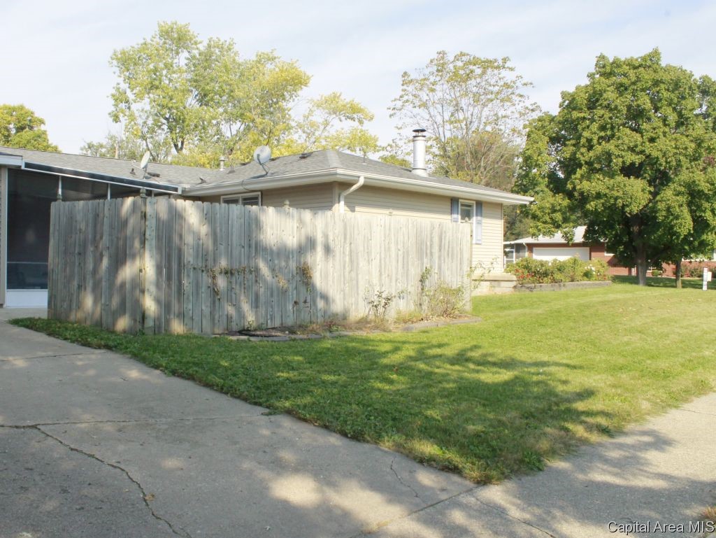 2312 East Griffiths Avenue Springfield, IL 62702 - Photo 29 of 33