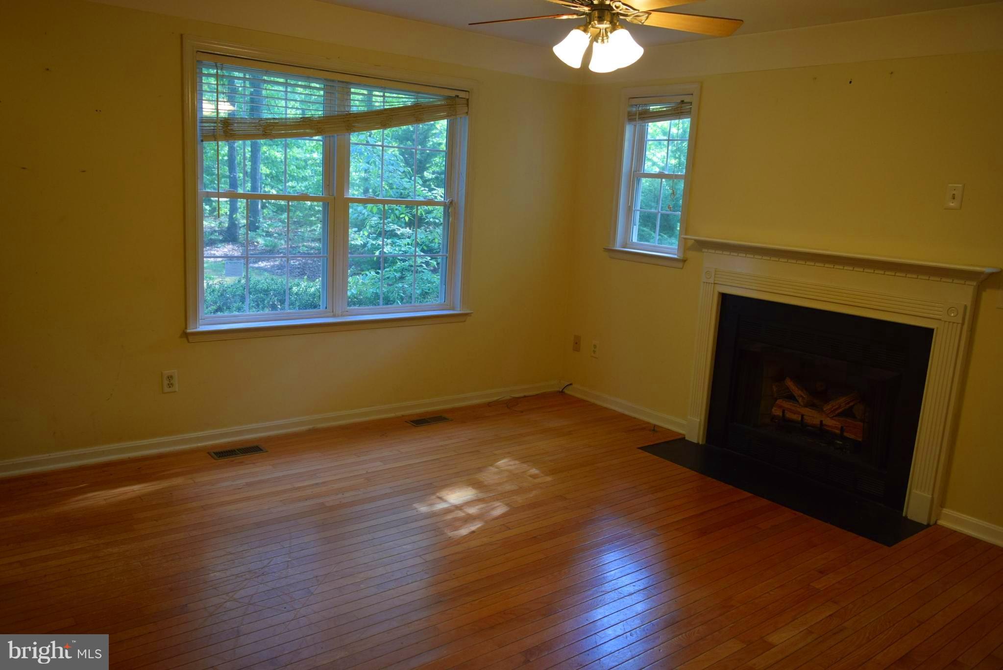 775 Mitchell Point Road Mineral, VA 23117 - Photo 8 of 30 Living Room