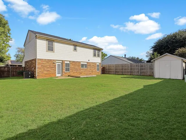 a view of a house with a backyard
