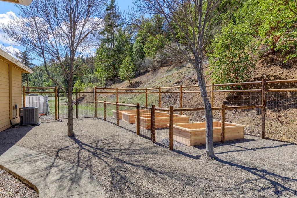 2099 Knowles Road Medford, OR 97501 - Photo 8 of 35 Additional Photo