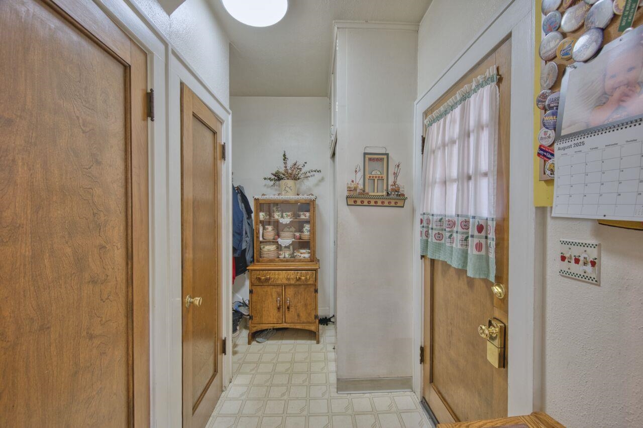 701 Grant Avenue Eveleth, MN 55734 - Photo 2 of 50 Bathroom with light flooring