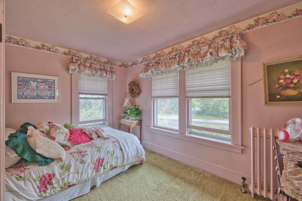 701 Grant Avenue Eveleth, MN 55734 - Photo 26 of 50 Bedroom with carpet flooring, radiator, and a textured ceiling