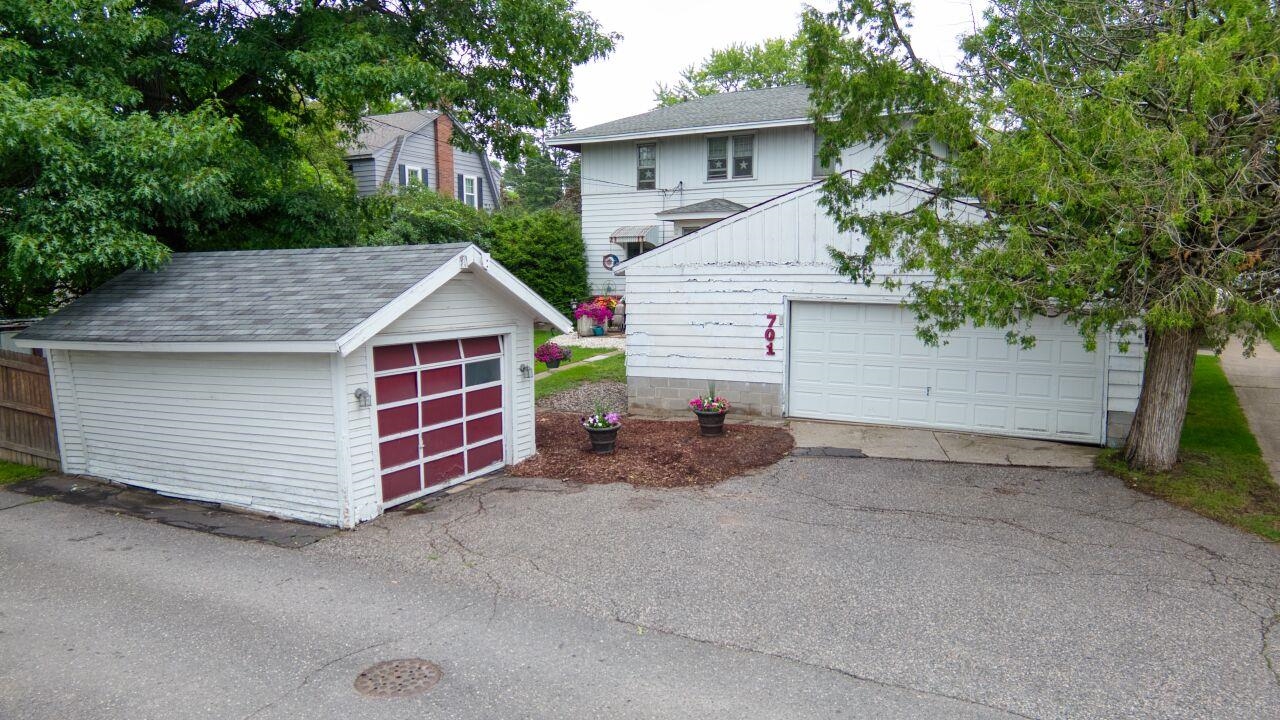 701 Grant Avenue Eveleth, MN 55734 - Photo 44 of 50 View of detached garage