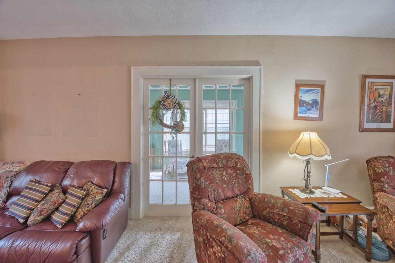701 Grant Avenue Eveleth, MN 55734 - Photo 7 of 50 Sitting room featuring carpet