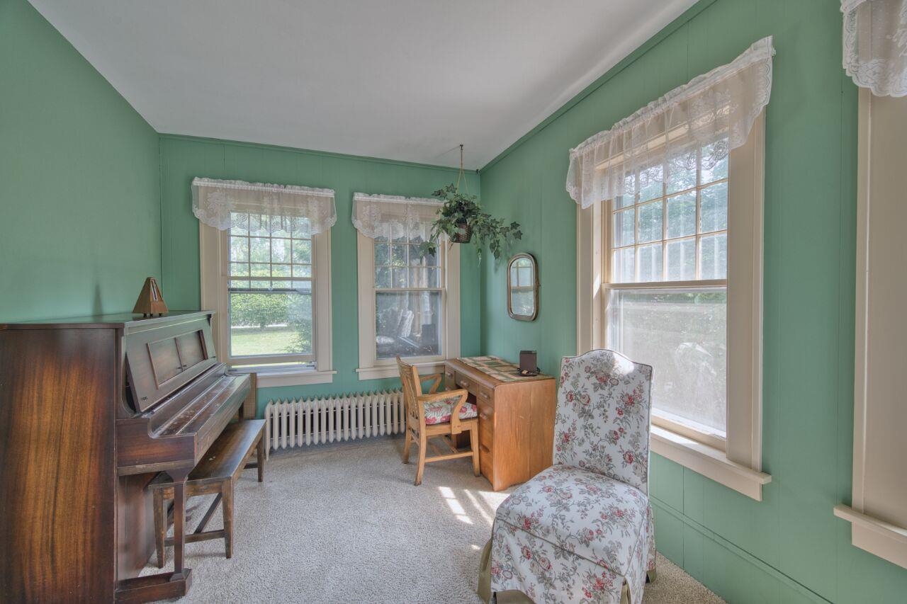 701 Grant Avenue Eveleth, MN 55734 - Photo 8 of 50 Sitting room featuring radiator and carpet flooring