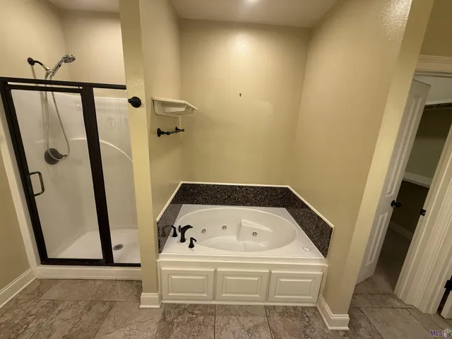 $1,900 | 17734 Spring Creek Drive, Baton Rouge, LA 70817