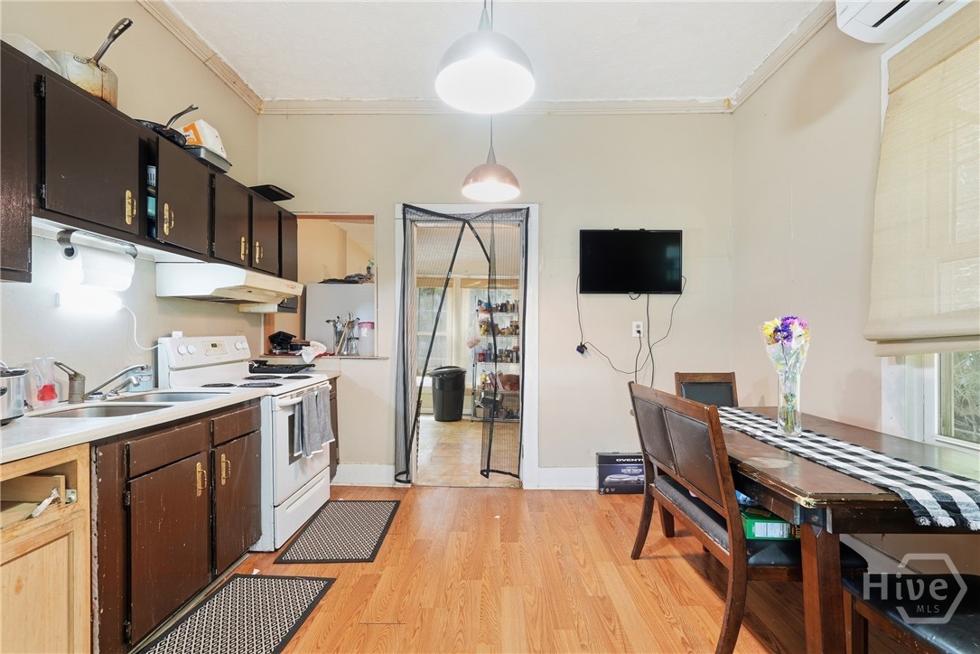 205 Bonnybridge Road Port Wentworth, GA 31407 - Photo 10 of 30 Kitchen and Eat-in Area