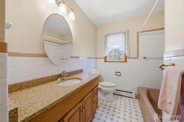 $529,999 | 246 East Henry Place, Iselin, NJ 08830