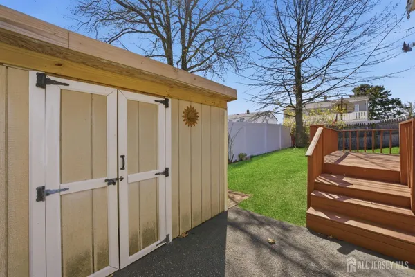 $529,999 | 246 East Henry Place, Iselin, NJ 08830