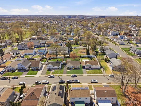 $529,999 | 246 East Henry Place, Iselin, NJ 08830