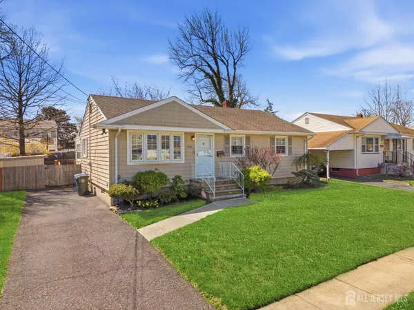 $529,999 | 246 East Henry Place, Iselin, NJ 08830
