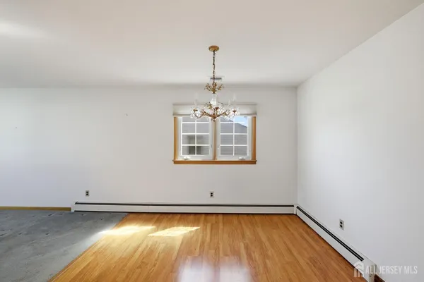 $529,999 | 246 East Henry Place, Iselin, NJ 08830