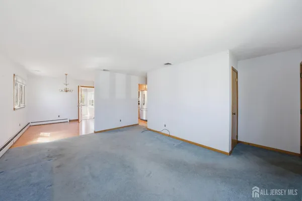 $529,999 | 246 East Henry Place, Iselin, NJ 08830