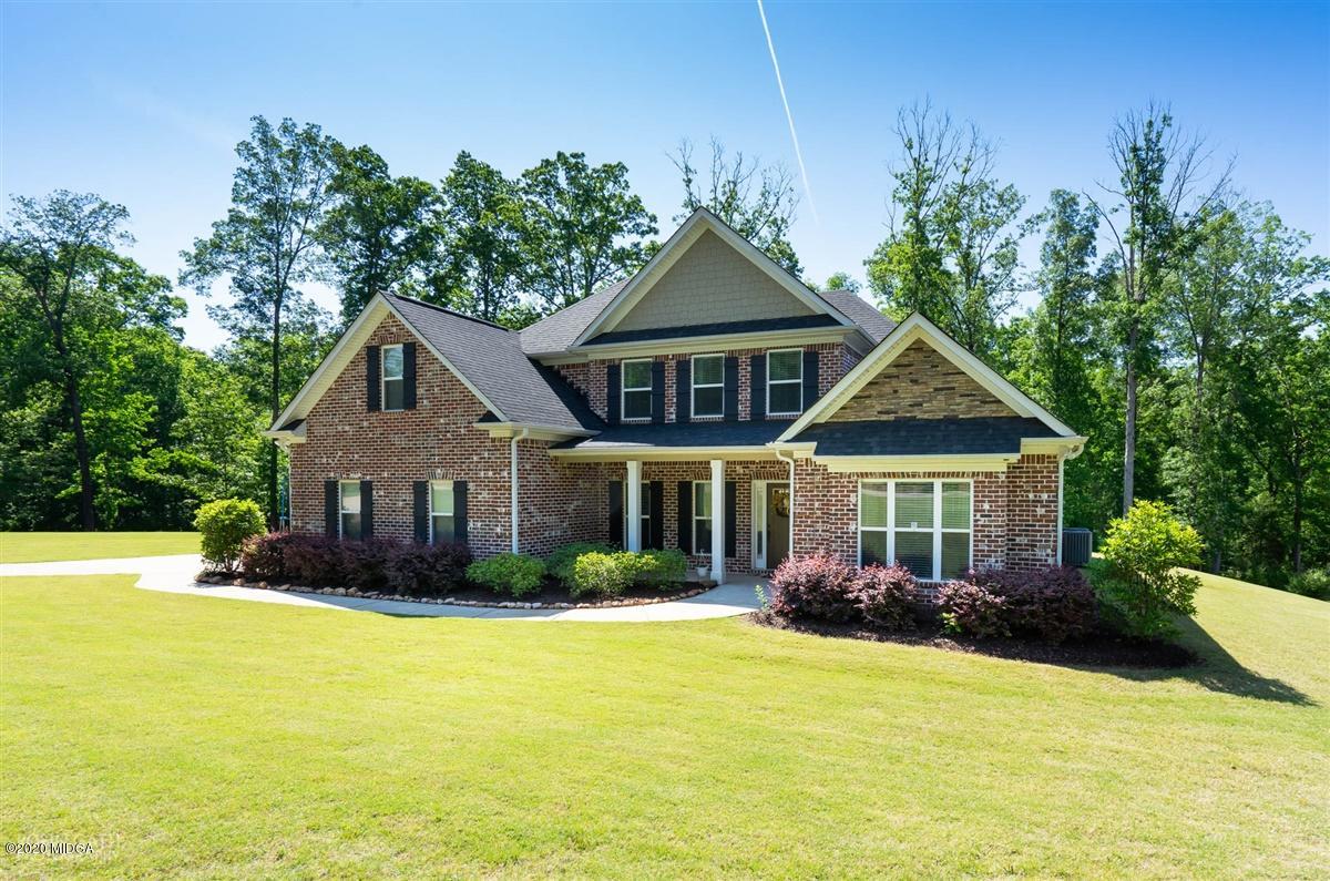 20 Laurel Ridge Forsyth, GA 31029 - Photo 3 of 34 a front view of a house with garden