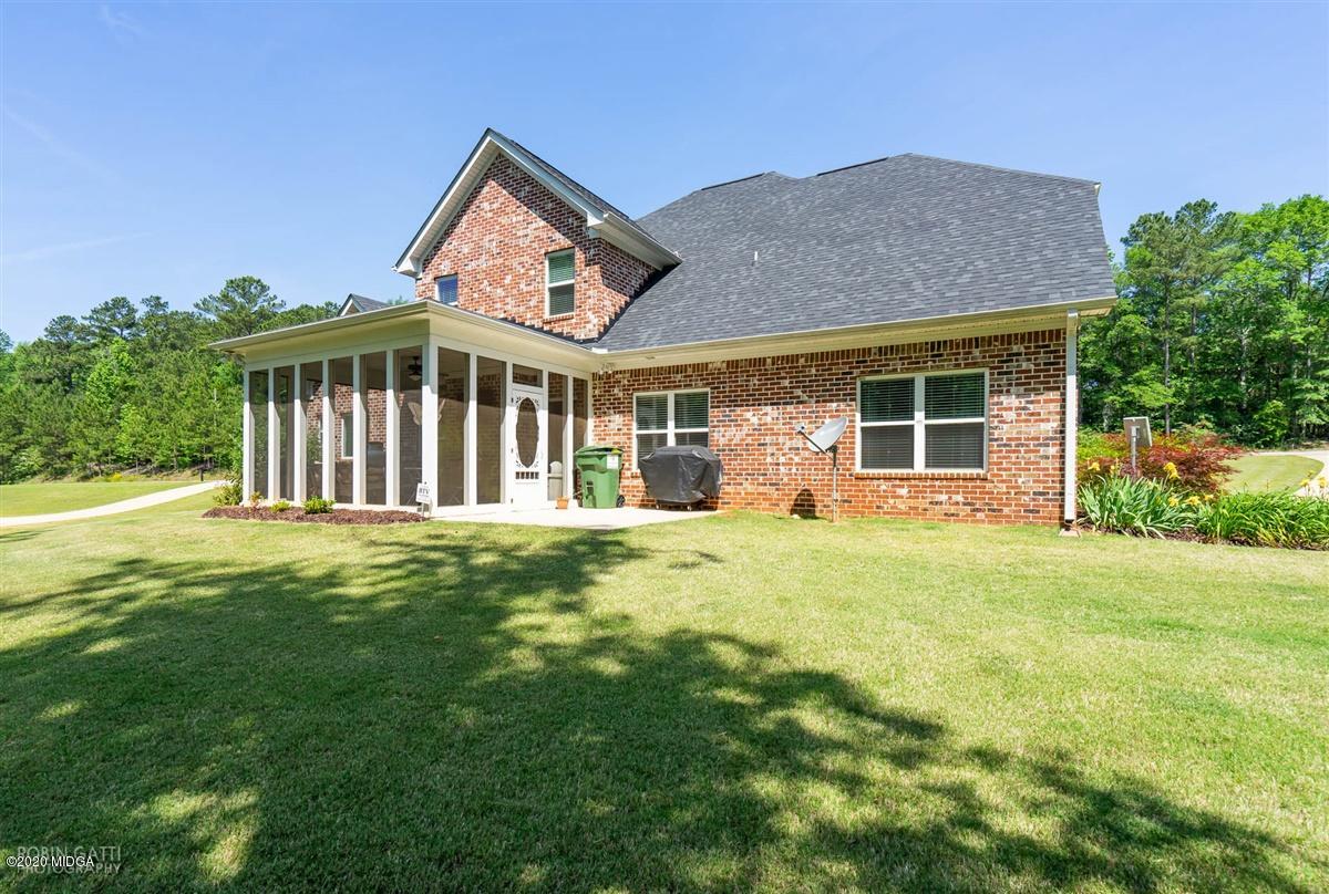 20 Laurel Ridge Forsyth, GA 31029 - Photo 33 of 34 a front view of a house with garden