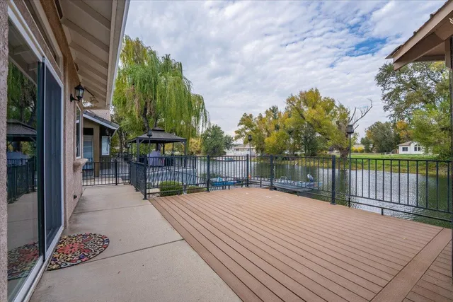 a view of a house with a yard and garage