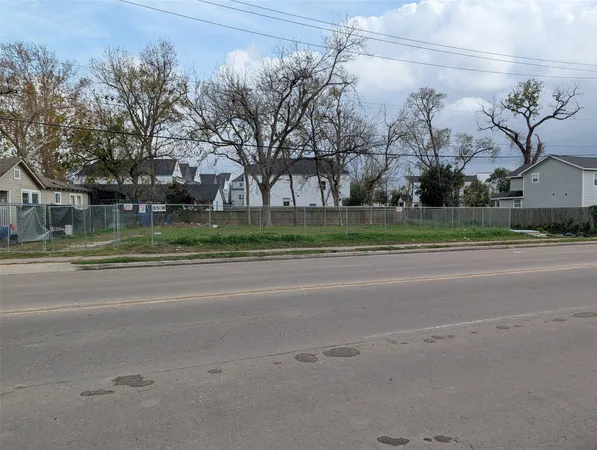 $179,900 | 8506 North Main Street, Houston, TX 77022