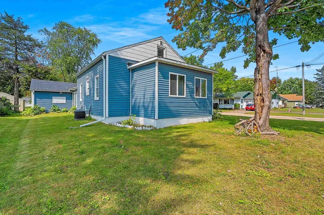 $170,000 | 201 2nd Avenue, Weyauwega, WI 54983