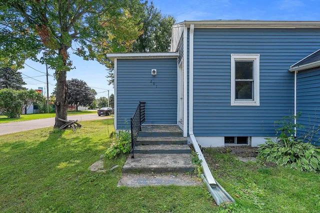 $170,000 | 201 2nd Avenue, Weyauwega, WI 54983