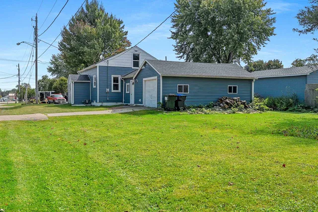 $170,000 | 201 2nd Avenue, Weyauwega, WI 54983