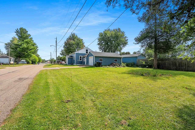 $170,000 | 201 2nd Avenue, Weyauwega, WI 54983