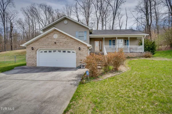 $325,000 | 153 Valley Crest Drive, Mount Carmel, TN 37645