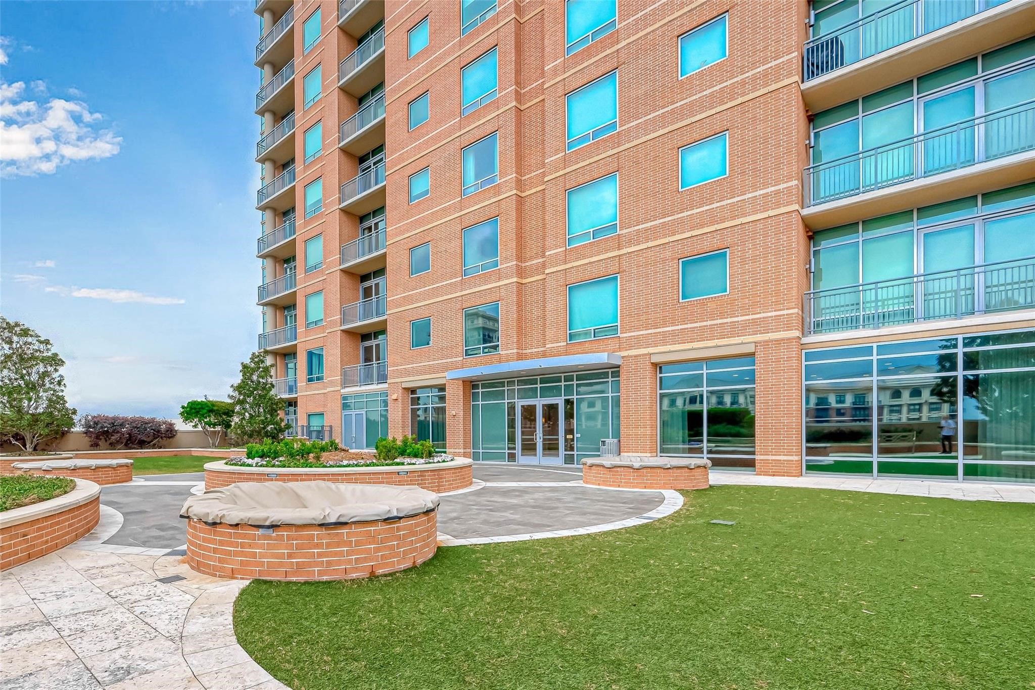 2207 Bancroft Lane, Unit 1202 Houston, TX 77027 - Photo 36 of 47 a front view of a building