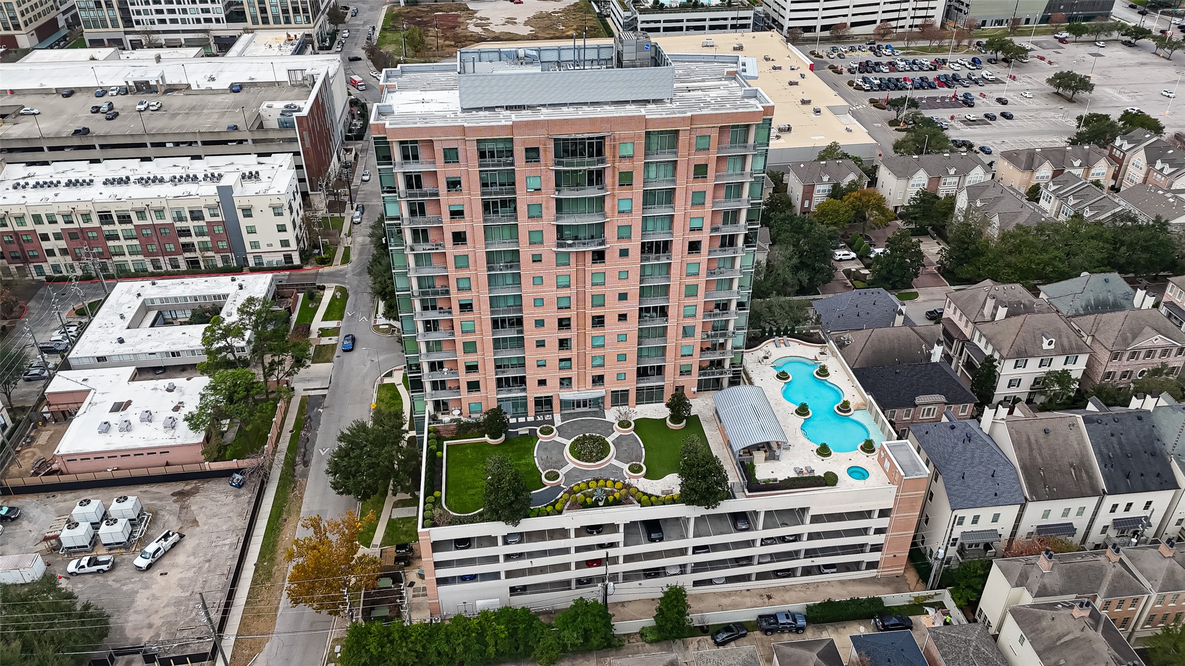 2207 Bancroft Lane, Unit 1202 Houston, TX 77027 - Photo 44 of 47 a picture of outdoor space with seating space