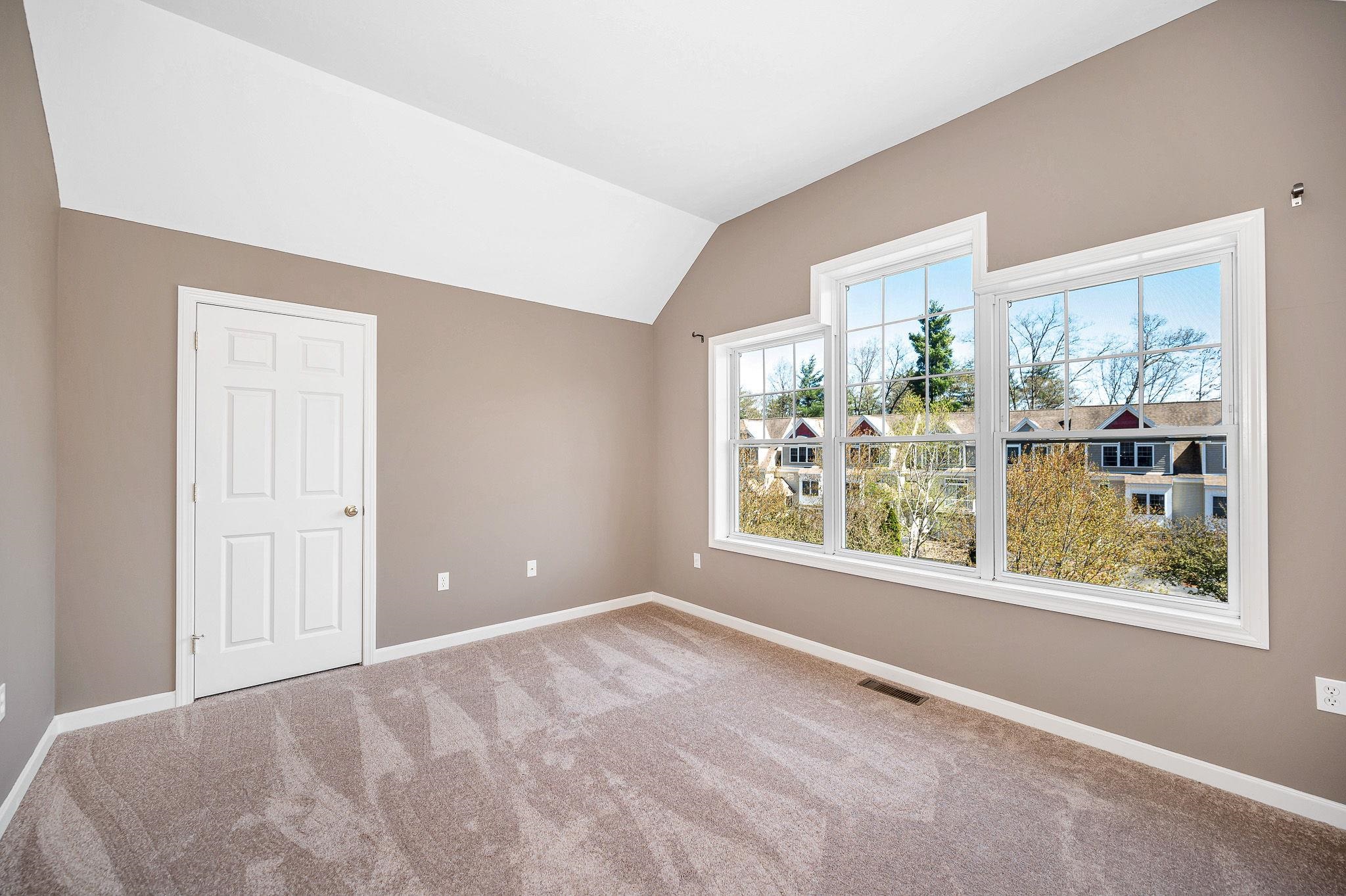 81 Hackett Hill Road, Unit 12 Manchester, NH 03102 - Photo 21 of 39