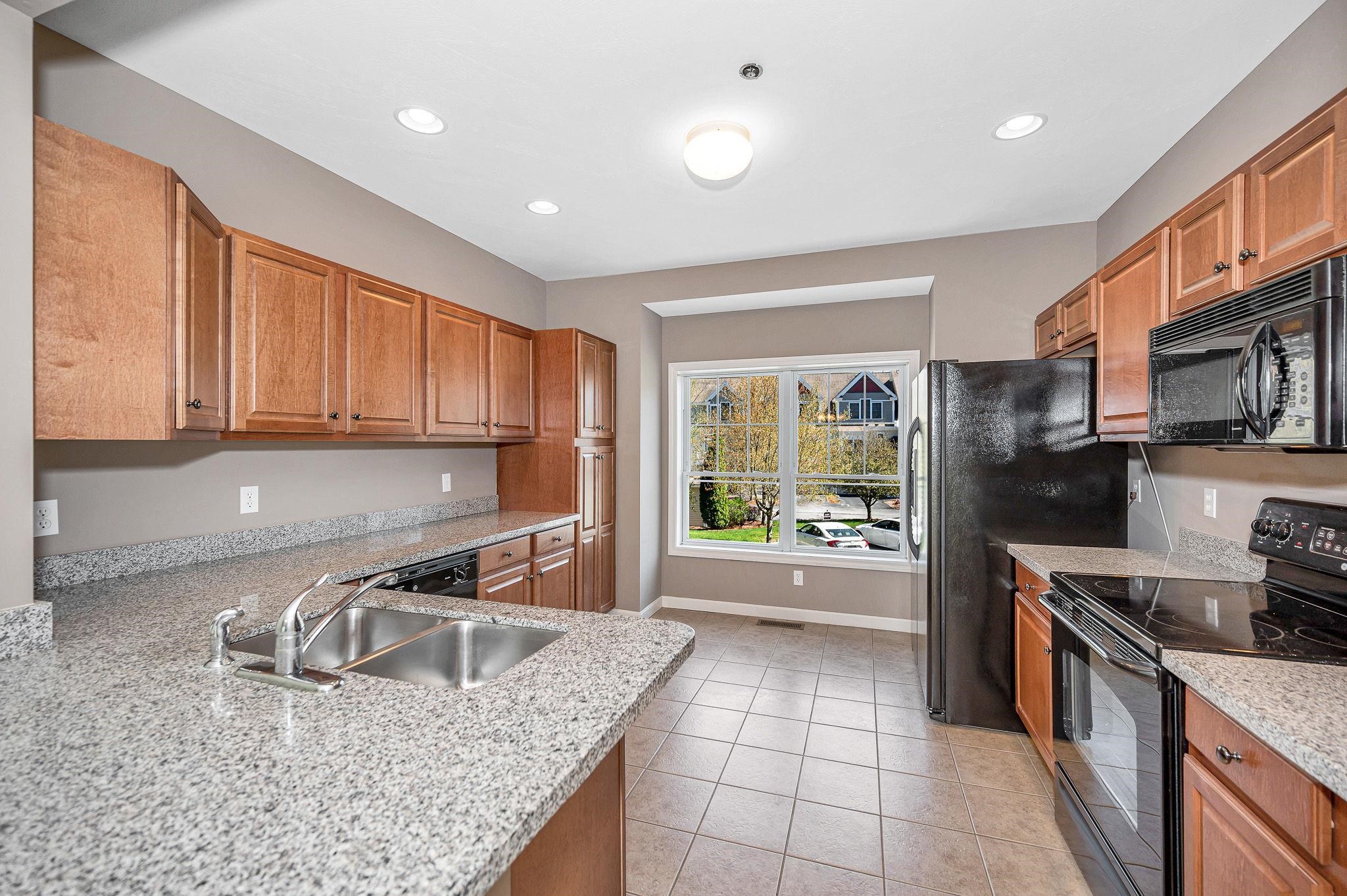 81 Hackett Hill Road, Unit 12 Manchester, NH 03102 - Photo 5 of 39