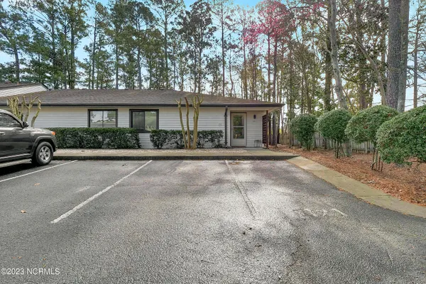 $2,000 | 1507 Military Cutoff Road, Unit 121, Wilmington, NC 28403
