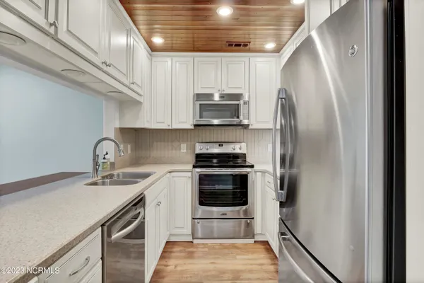$2,000 | 1507 Military Cutoff Road, Unit 121, Wilmington, NC 28403